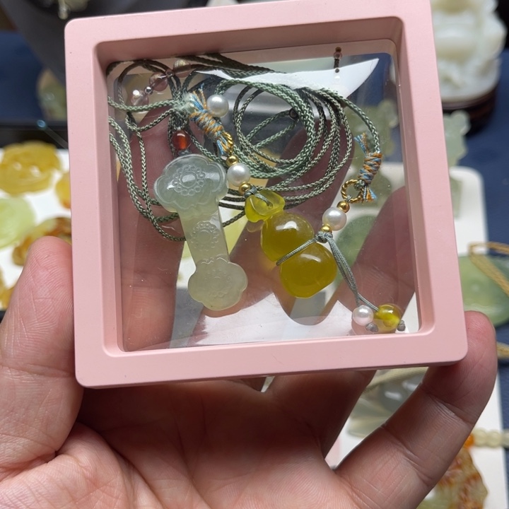 蛇纹石玉未镶嵌吊坠