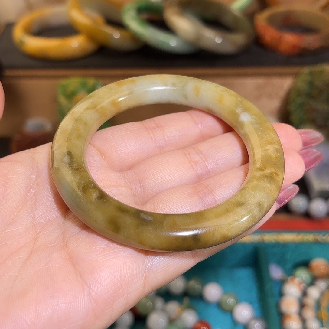 翡翠手镯未镶嵌蟒纹色皮翡翠手镯