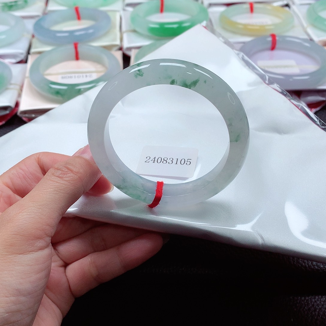 翡翠手镯未镶嵌天然A货翡翠手镯