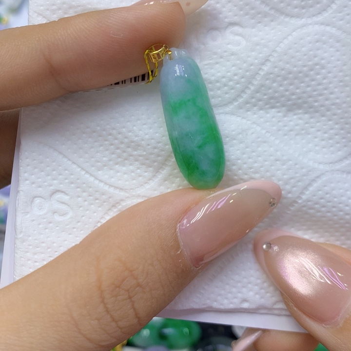 颈饰18K金镶嵌翡翠