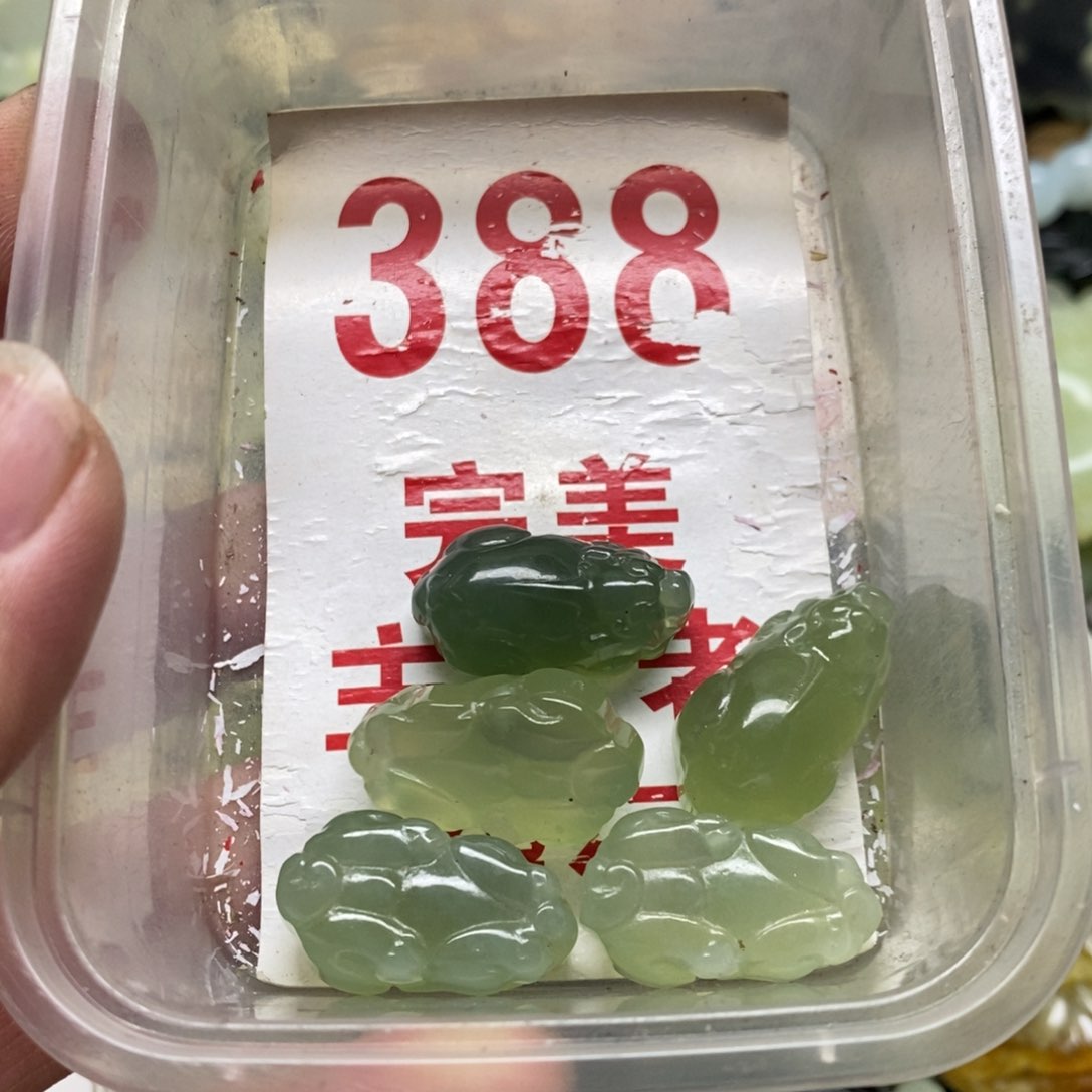 蛇纹石玉挂坠未镶嵌