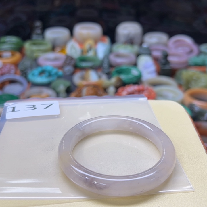 石英质玉手镯未镶嵌?137