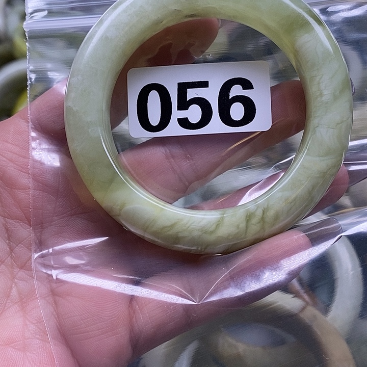 蝉***雨蛇纹石玉未镶嵌手镯