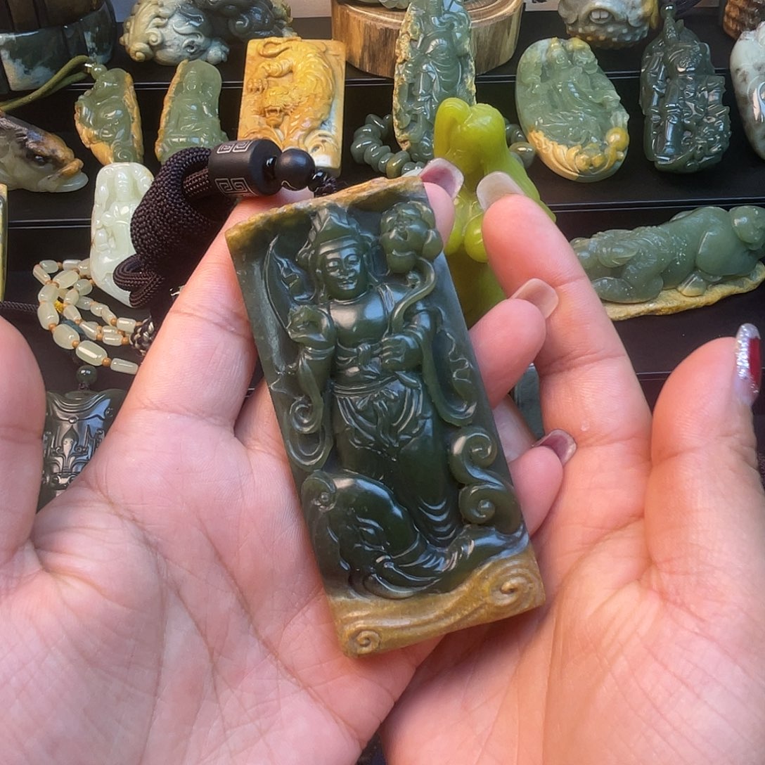 来***长透闪石质玉未镶嵌手链
