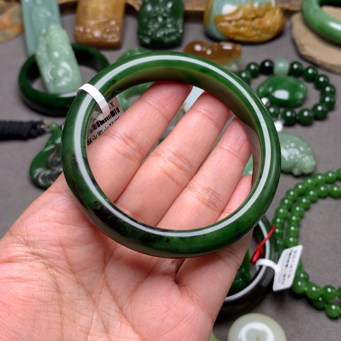 和田玉未镶嵌手镯