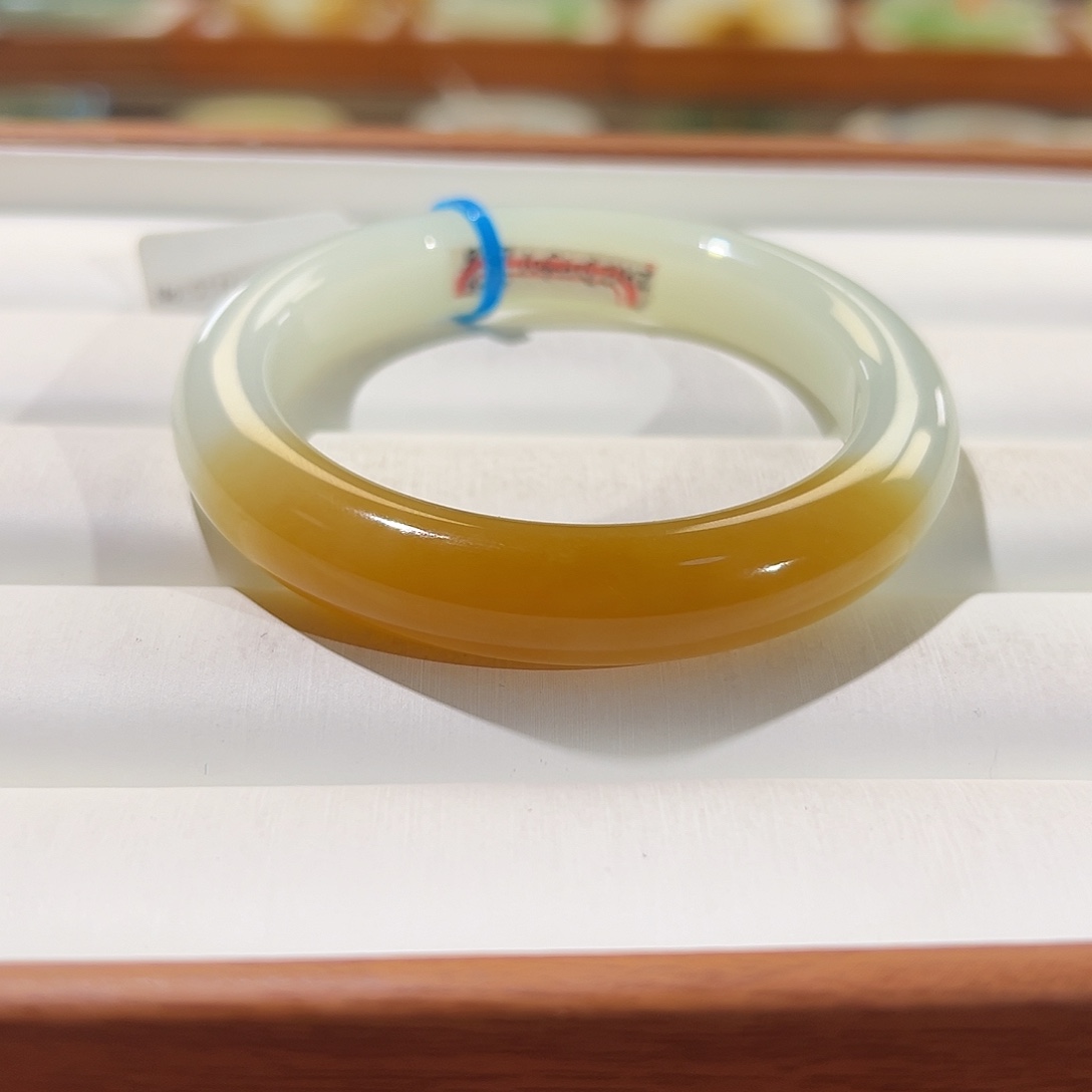 和田玉手镯未镶嵌糖白