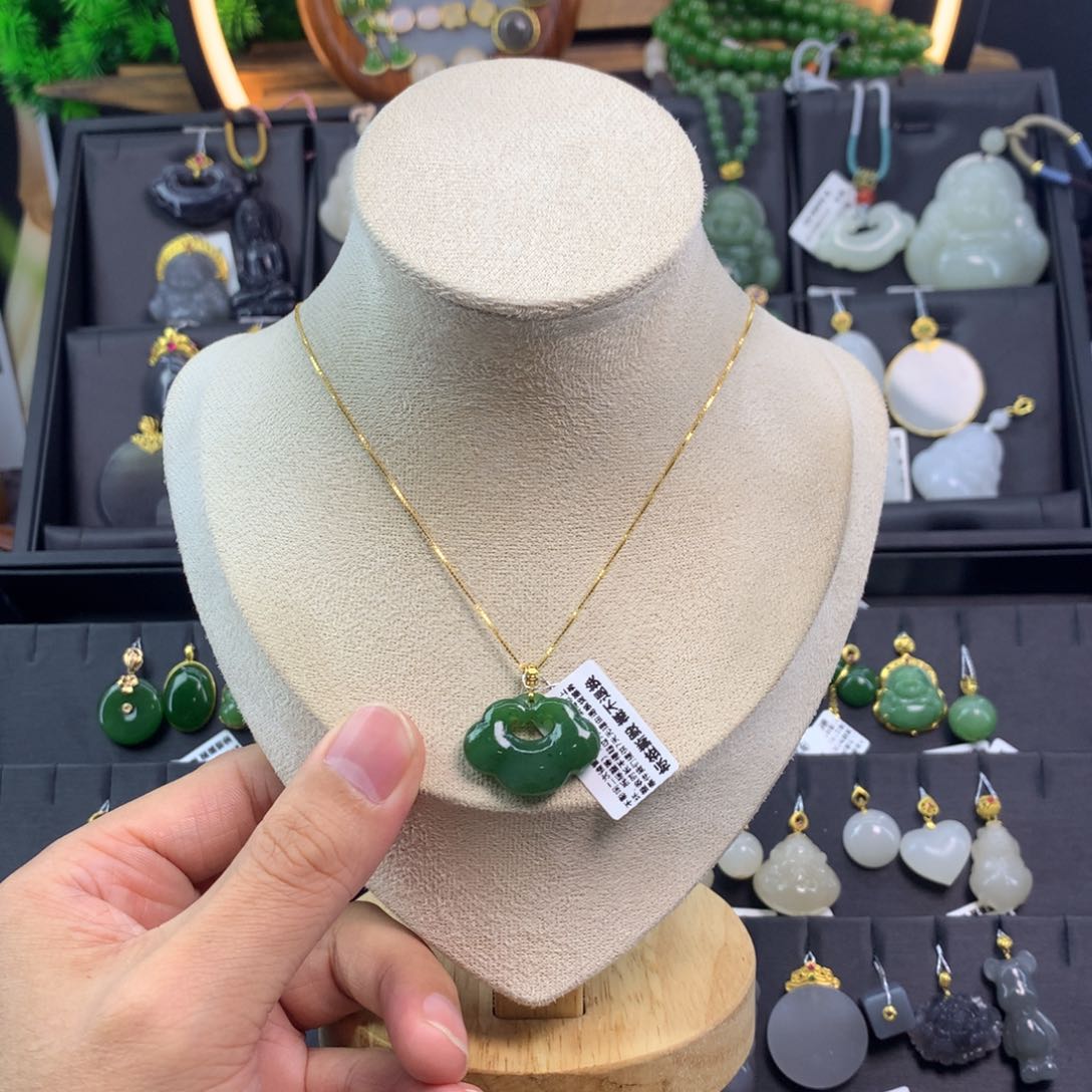 和田玉吊坠18K金镶嵌