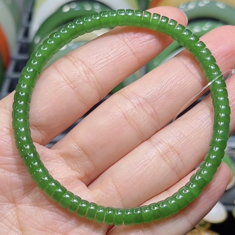 和田玉俄料碧玉苹果绿手串5x3mm（药片）