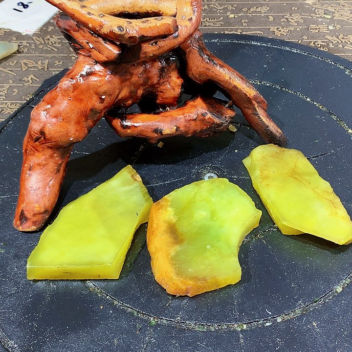 未镶嵌蛇纹石玉珠宝奇石