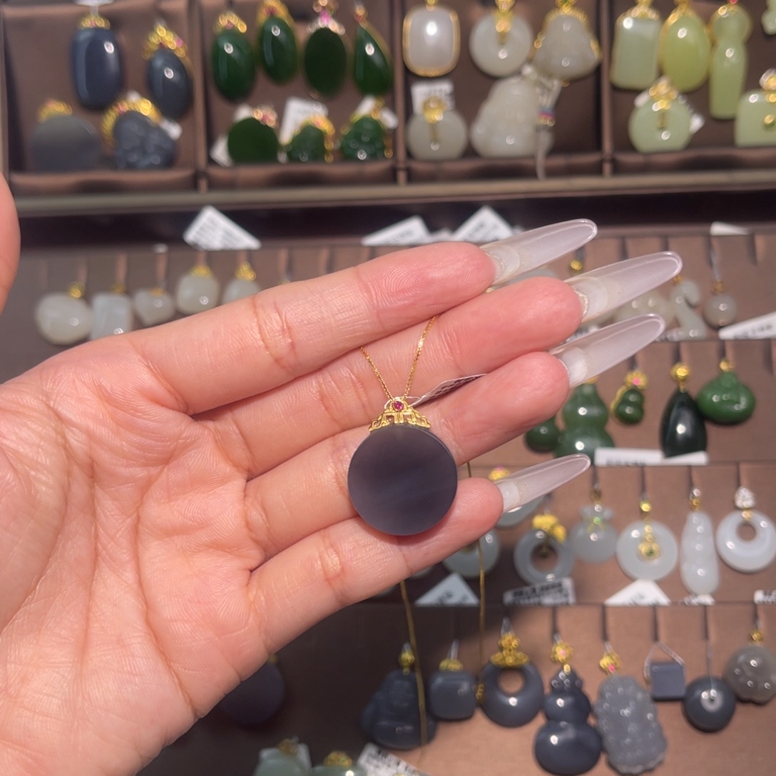 和田玉18K金镶嵌吊坠(赠链)