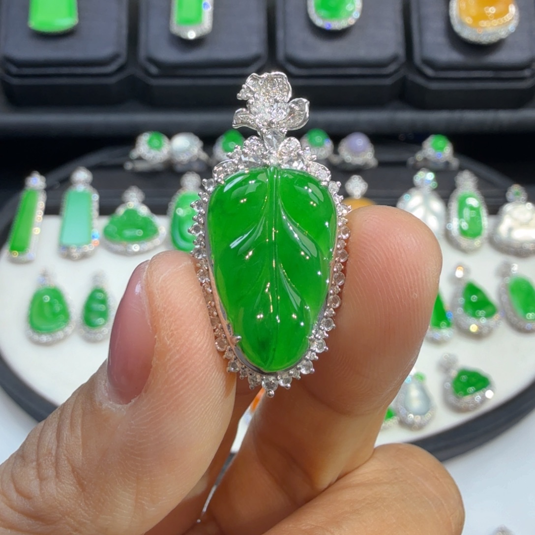 翡翠18K金镶嵌颈饰收到货48小时鉴赏期