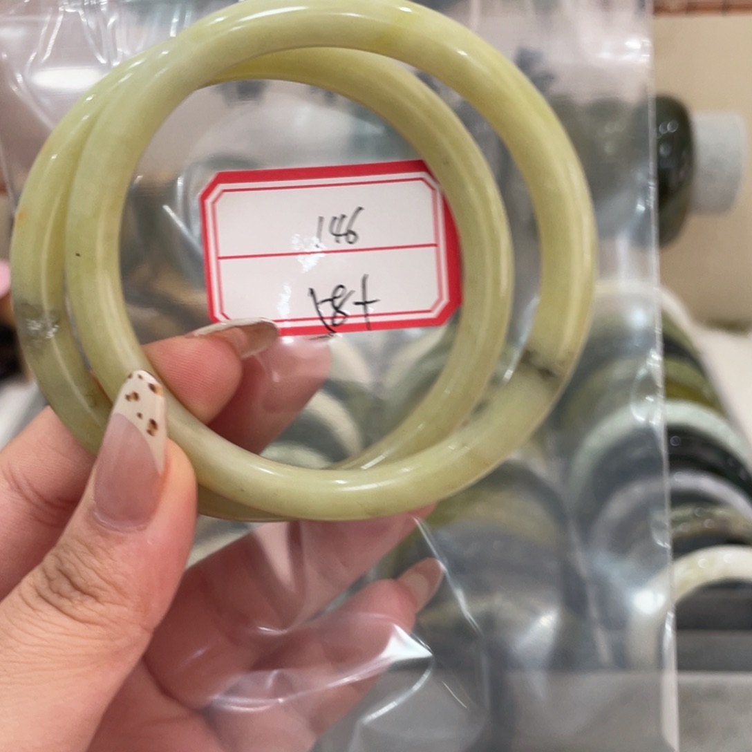 蛇纹石玉手镯未镶嵌