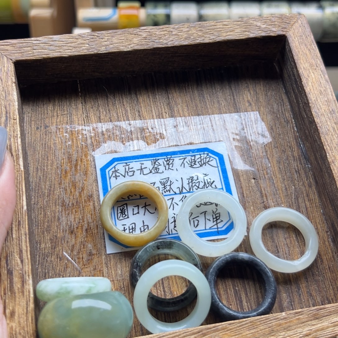 呼***噜蛇纹石玉合金戒指16小 默认瑕疵 不退不换