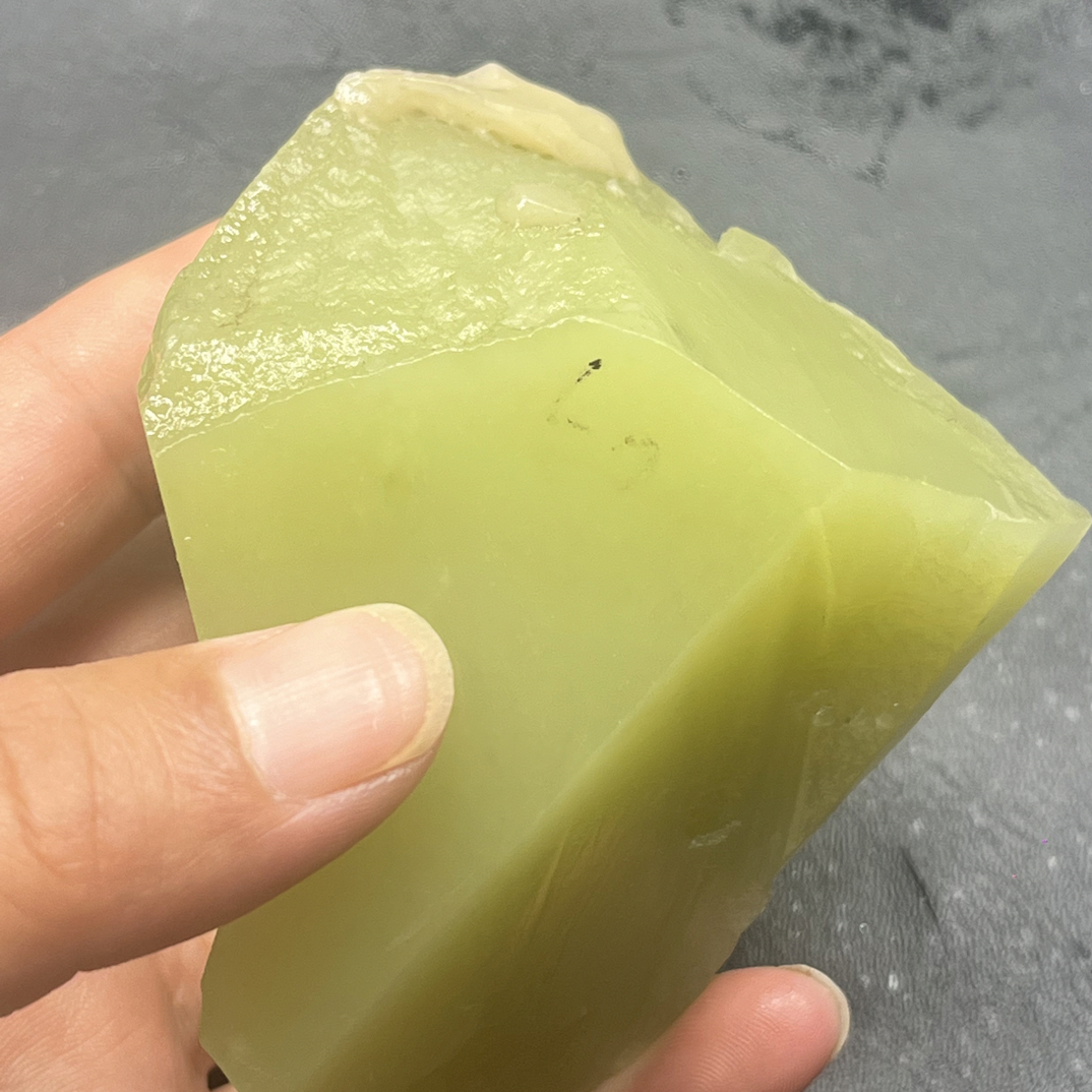 天然和田玉黄口料，可做手把件