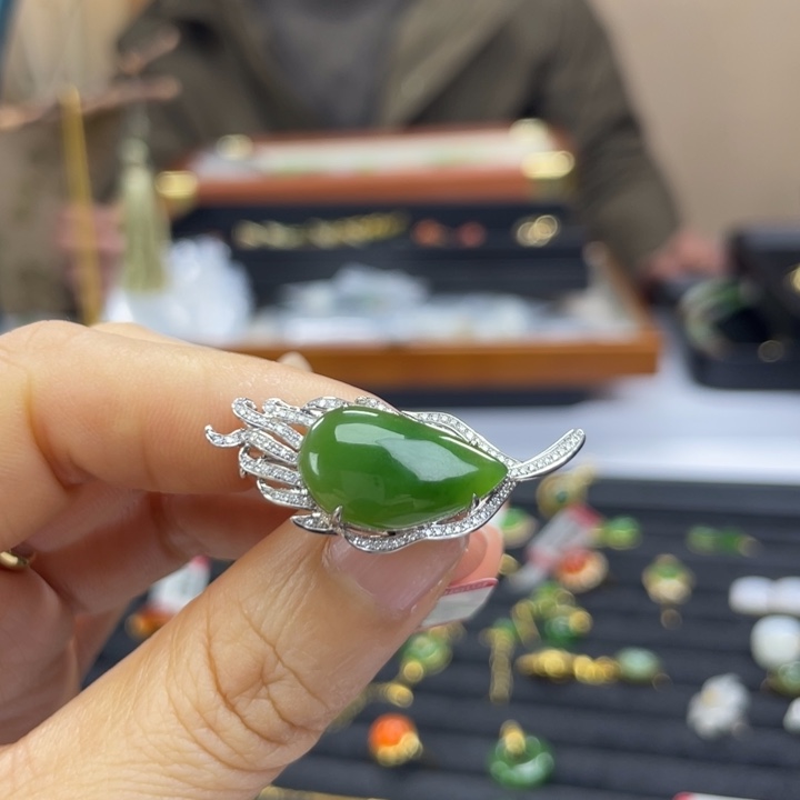 和田玉18K金镶嵌颈饰