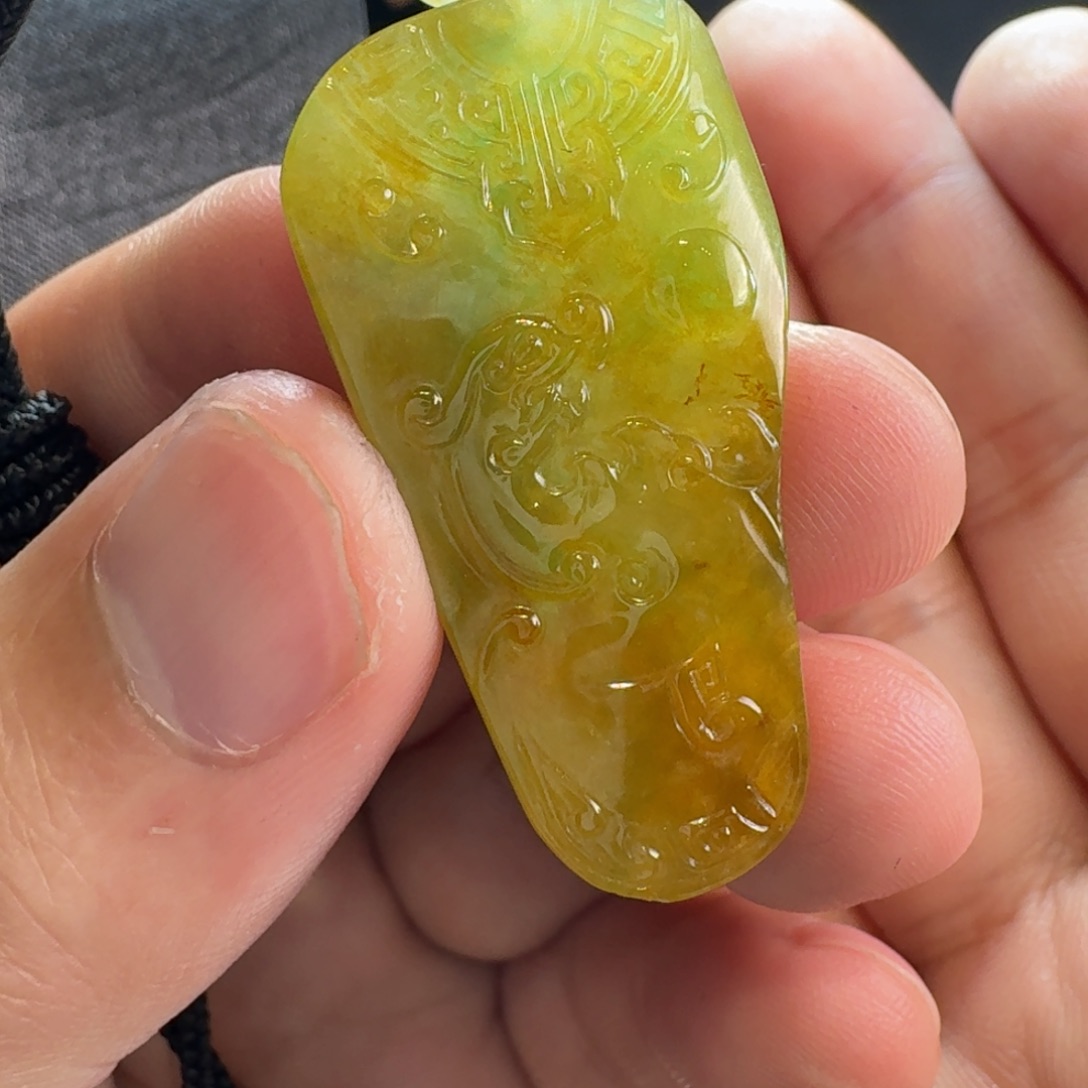 翡翠颈饰未镶嵌翡翠黄加绿