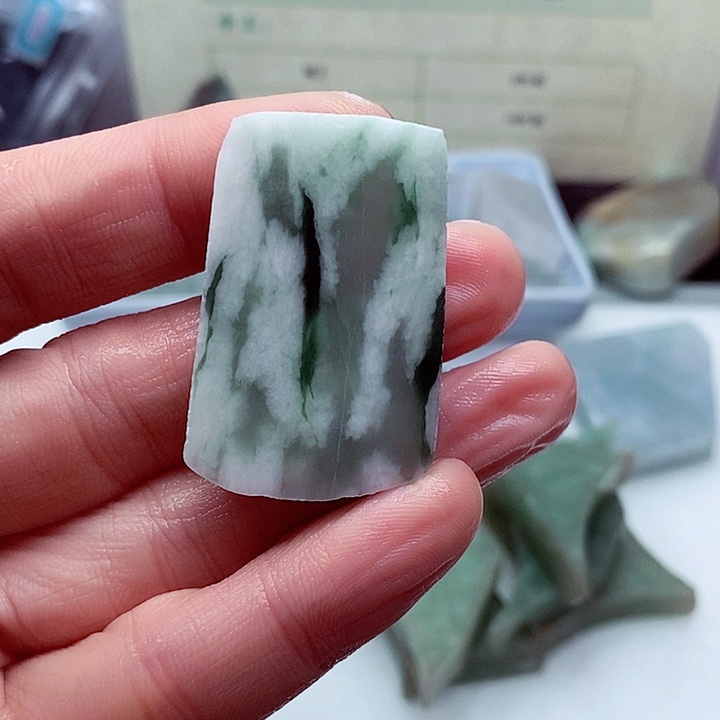 翡翠颈饰未镶嵌缅甸翡翠A货边角