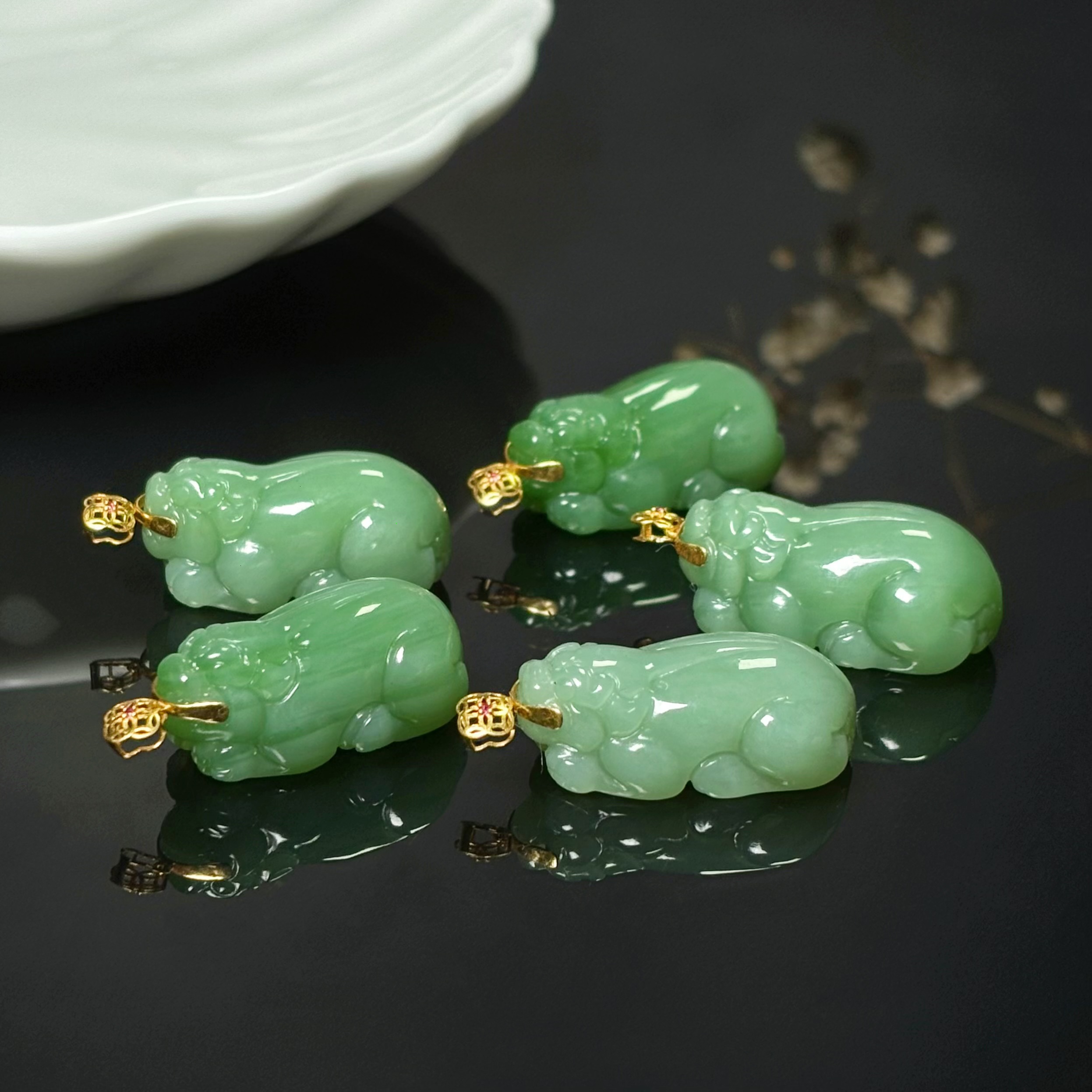 18k金镶嵌貔貅挂件一个（多样性发一件) 2037