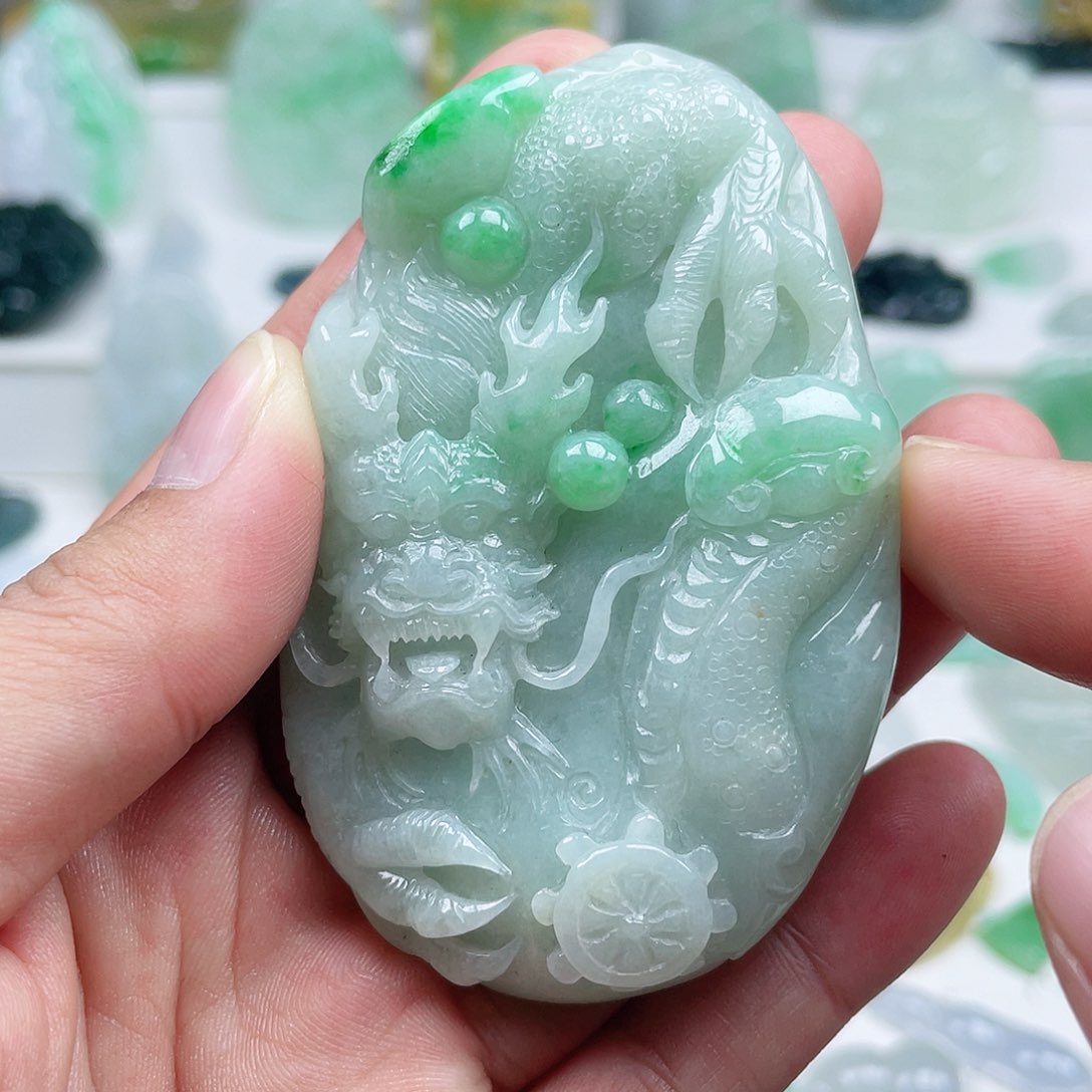 翡翠颈饰未镶嵌龙