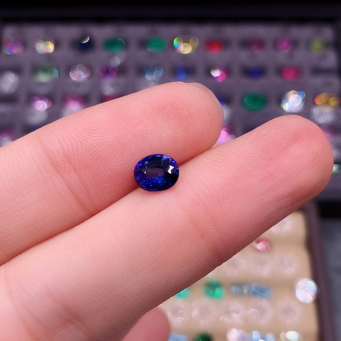 蓝宝石裸石未镶嵌