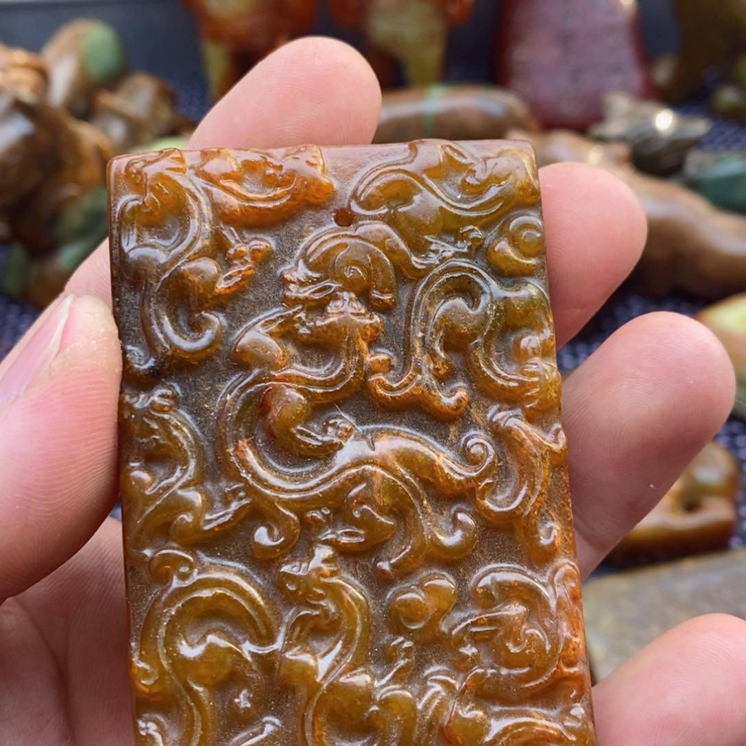 蛇纹石玉颈饰未镶嵌