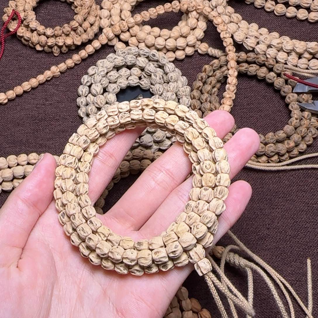 柏香籽/百香籽手串蝶*