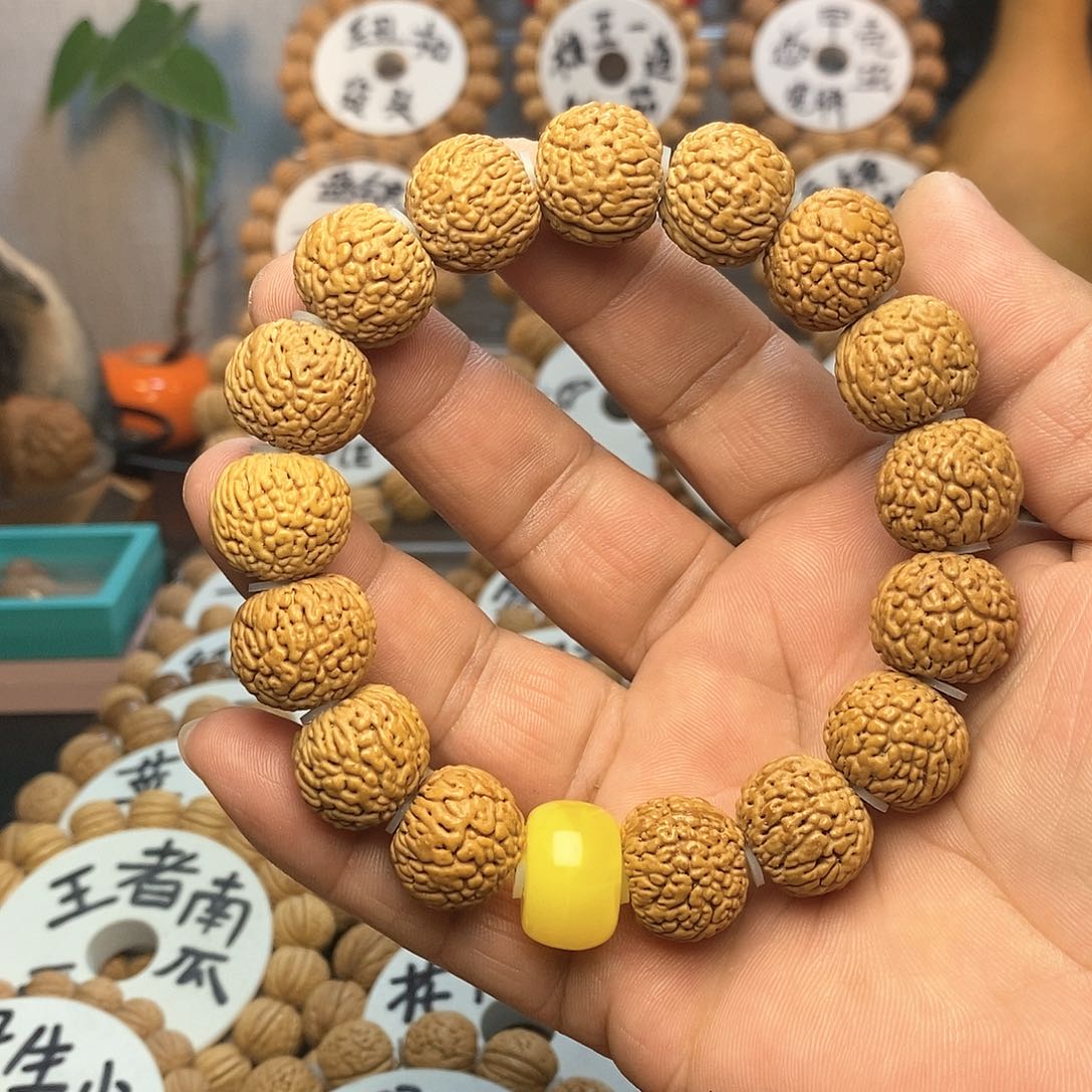 【闪购商品】魔**厦桃核手串龙鳞feng weg