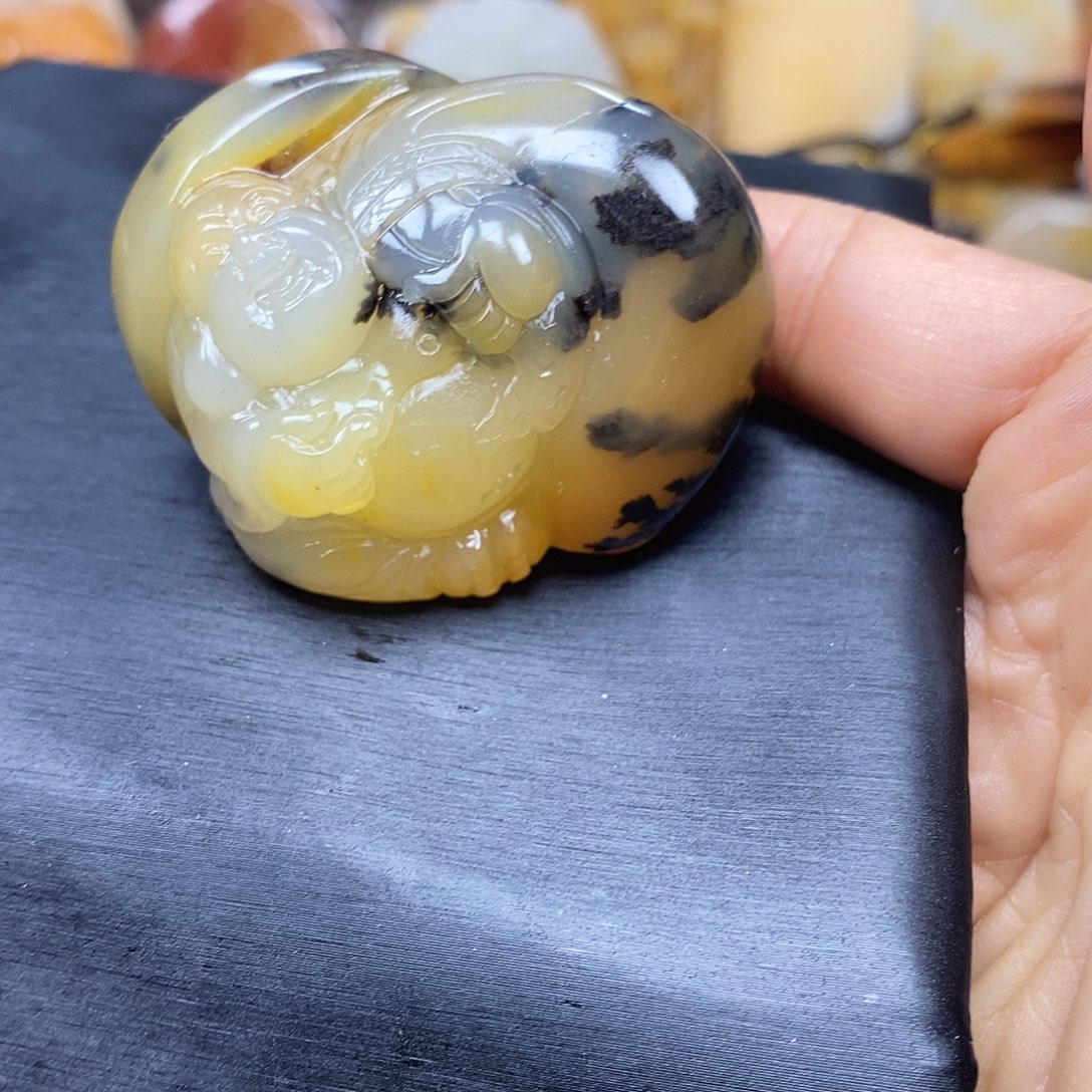 石英质玉（黄龙玉）颈饰未镶嵌