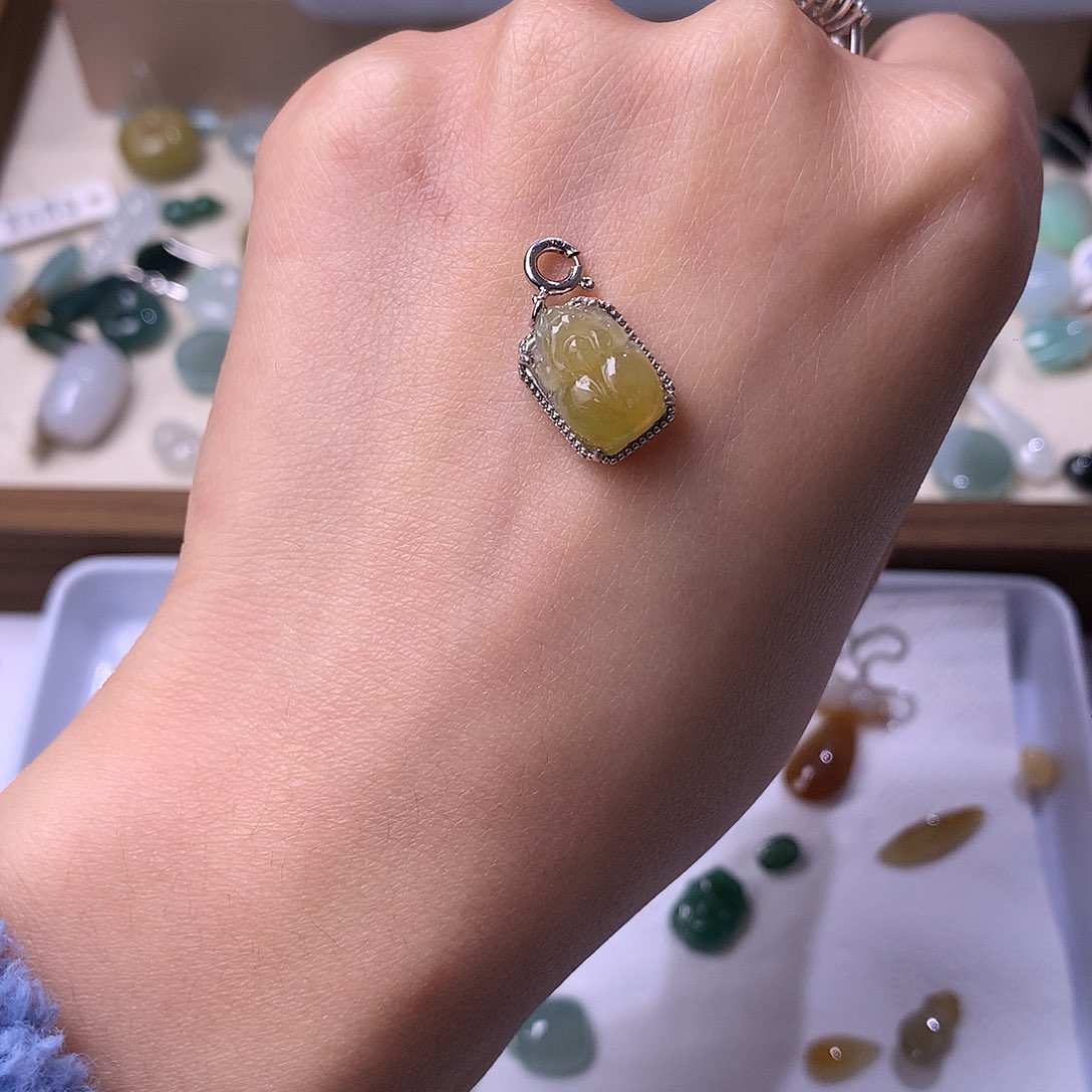 翎***翡翠未镶嵌颈饰拍6