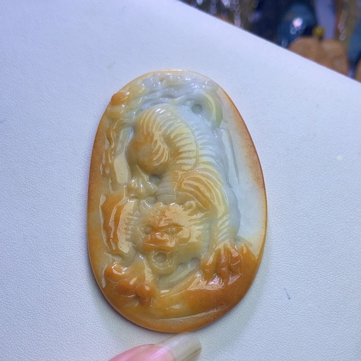 颈饰未镶嵌翡翠虎