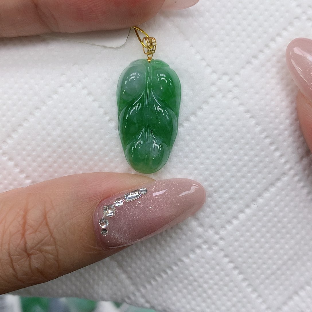 颈饰18K金镶嵌翡翠