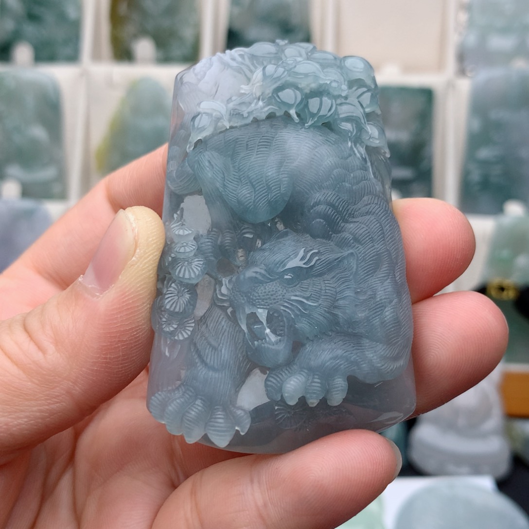 翡翠颈饰未镶嵌雯**宣，