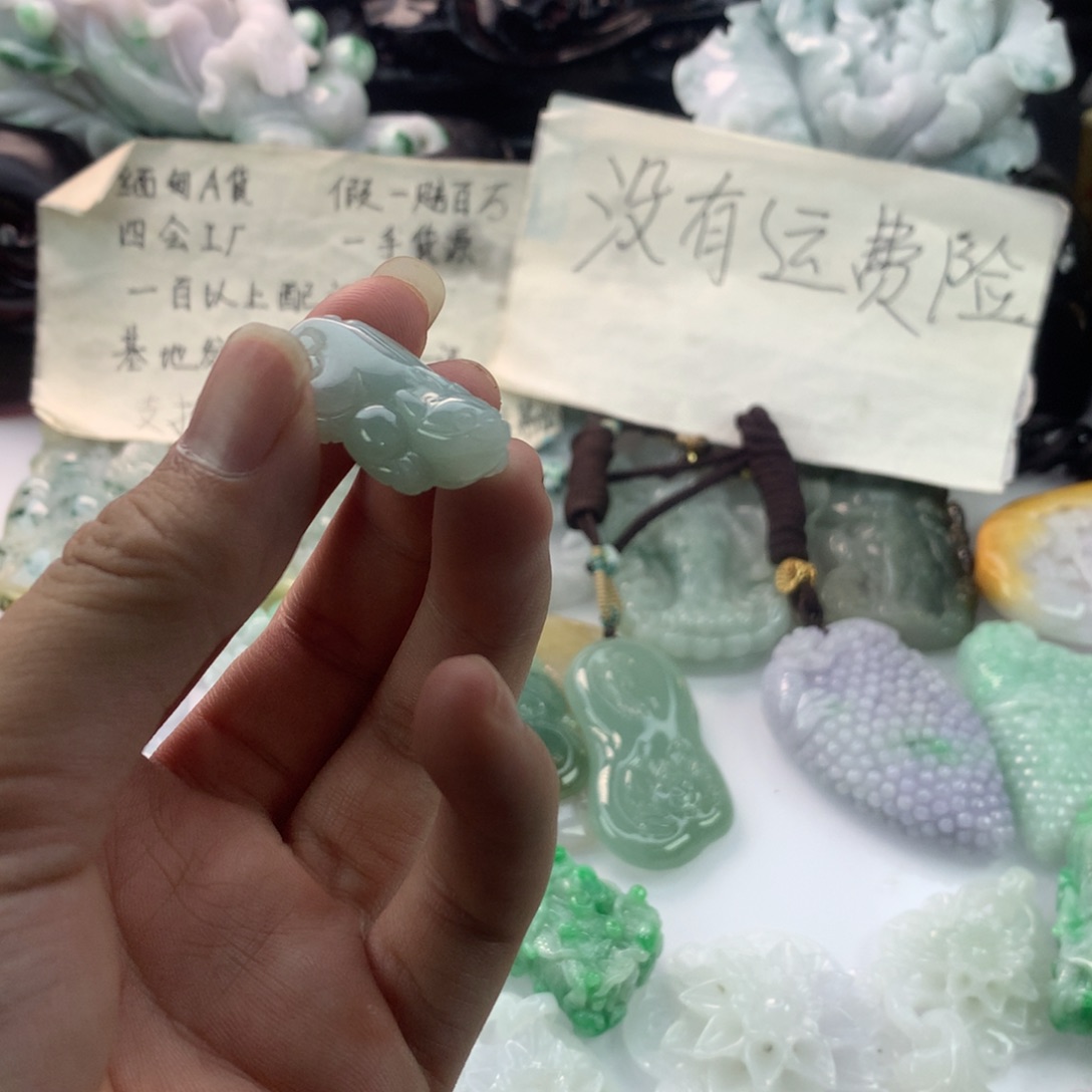 翡翠未镶嵌颈饰一