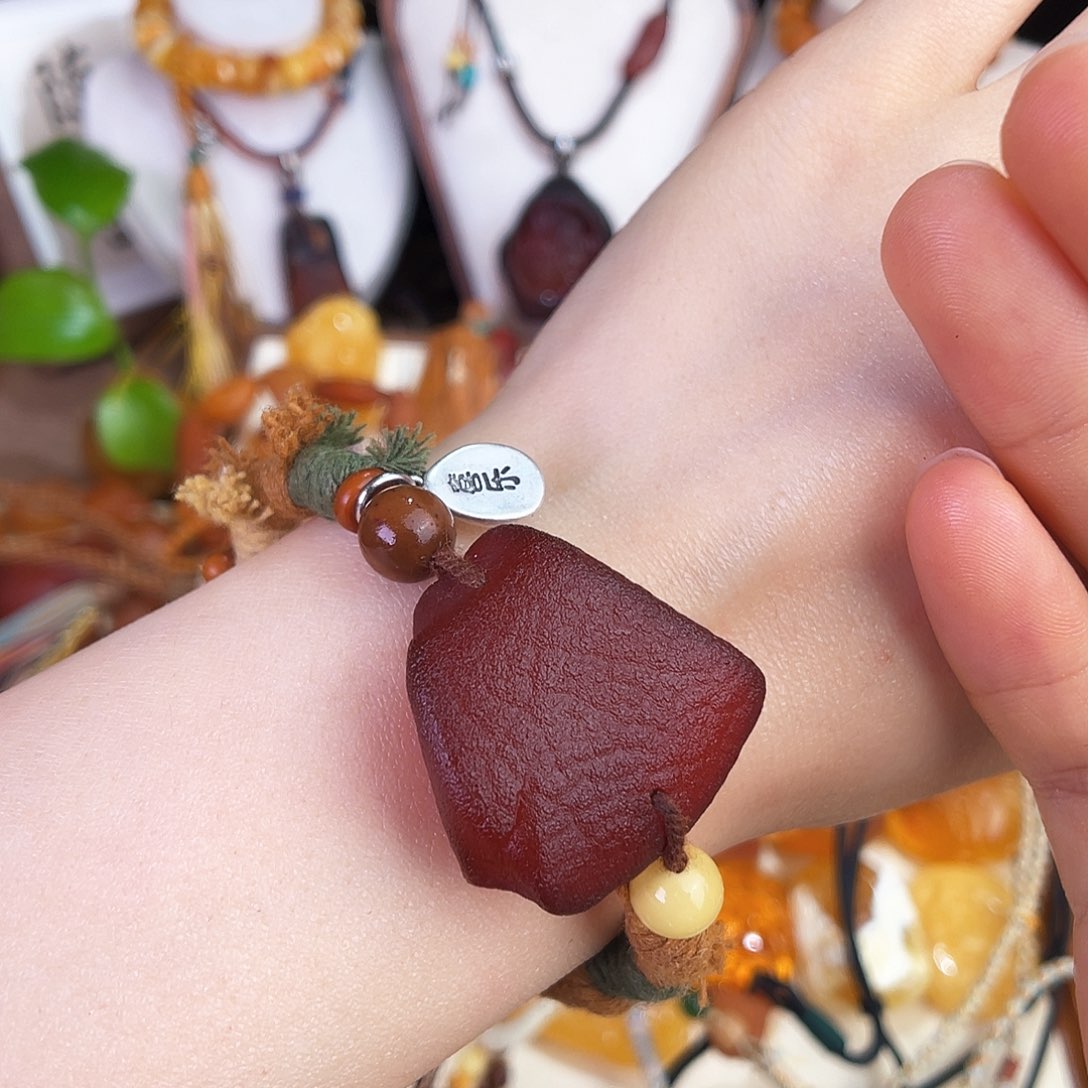 未镶嵌琥珀珠宝奇石，