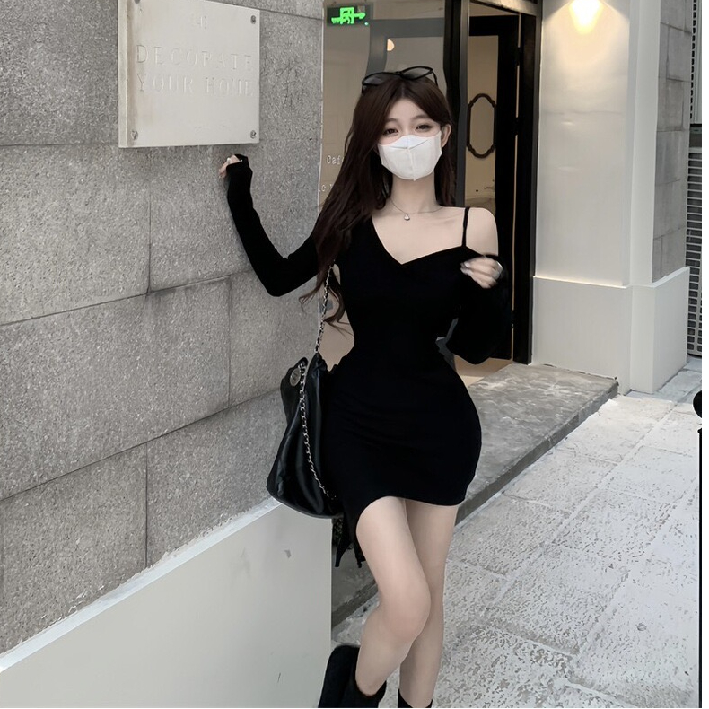 辣妹黑色纯欲不规则长袖连衣裙新款秋冬气质收腰短裙修身显瘦打底