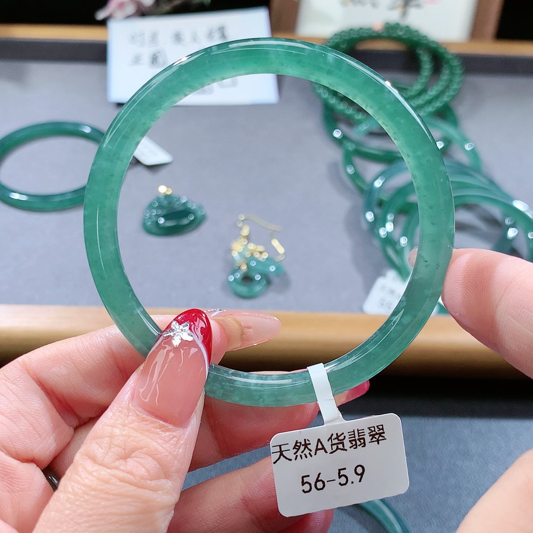 翡翠手镯（圆镯）未镶嵌