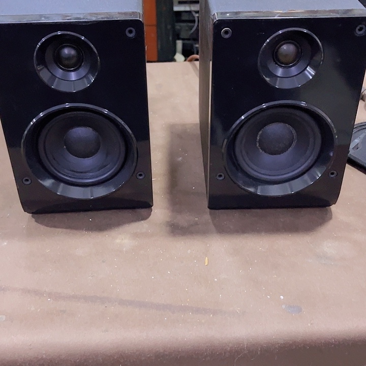 8新奥莱克小音箱一对，成色如图