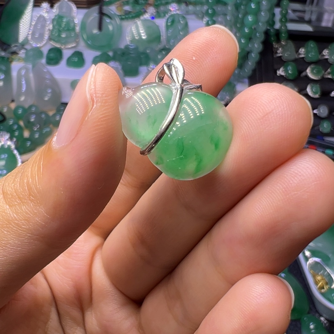 石英质玉（非洲翠）未镶嵌颈饰