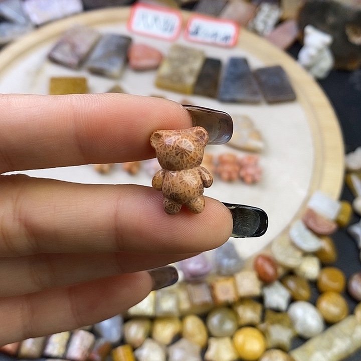 针钠钙石（海纹石）未镶嵌颈饰