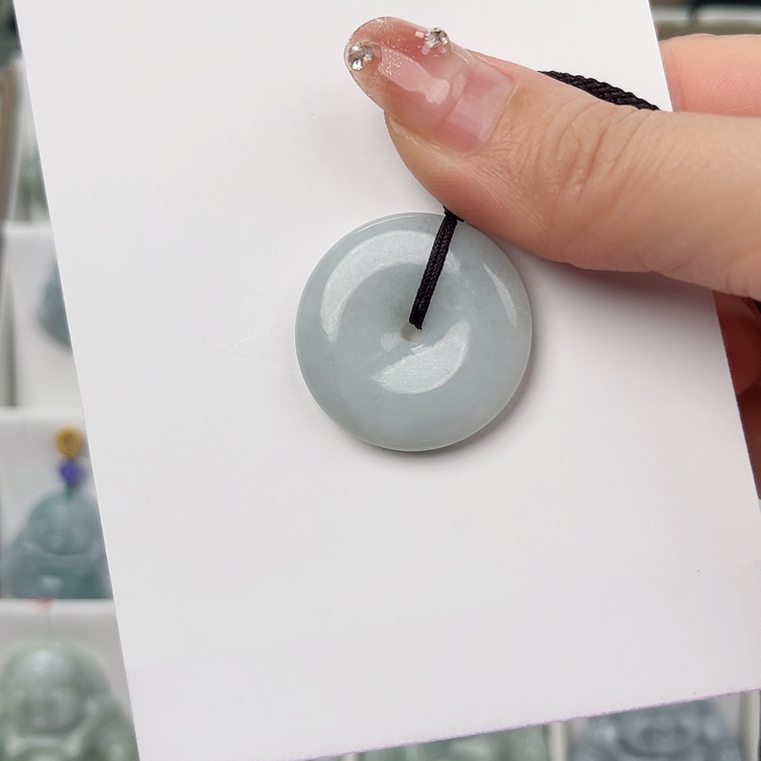 翡翠颈饰未镶嵌平安扣