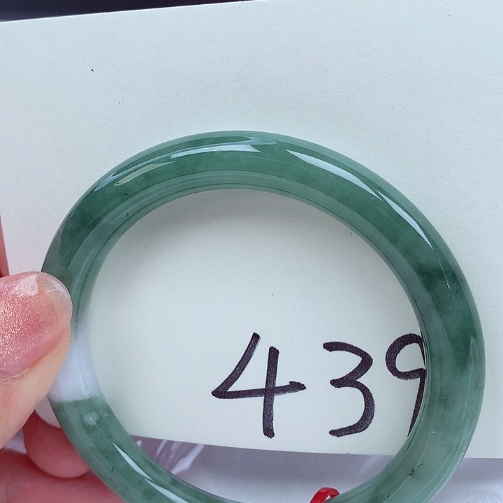 翡翠手镯未镶嵌翡翠