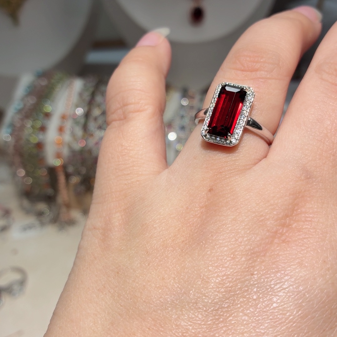 银s925镶嵌天然石榴石戒指