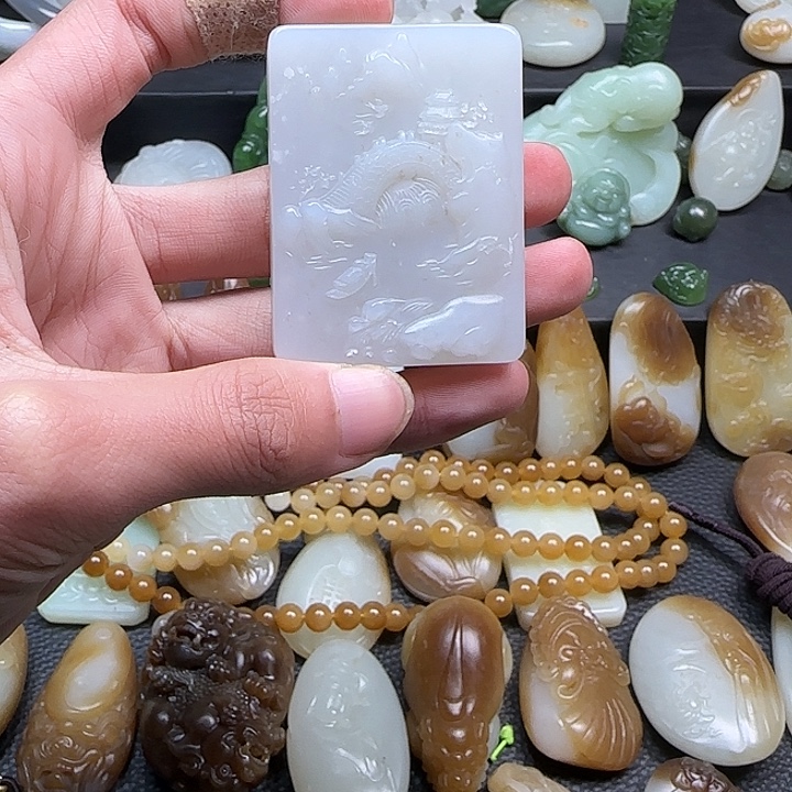 和田玉未镶嵌颈饰