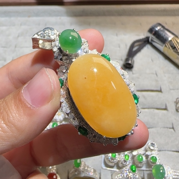 定制翡翠未镶嵌翡翠