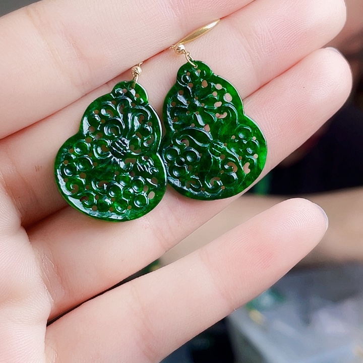 翡翠18K金镶嵌颈饰多样性