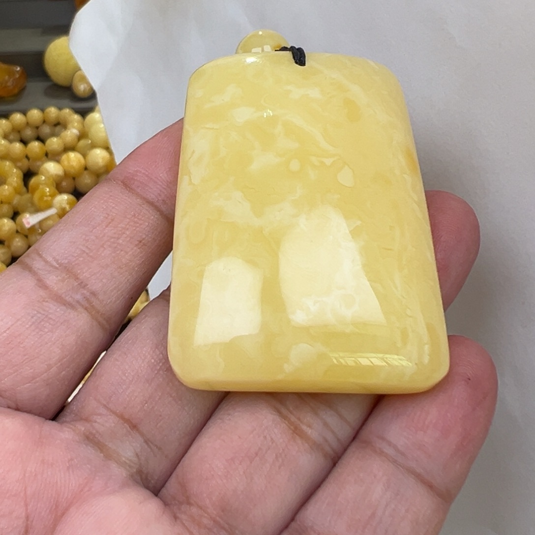 蜜蜡未镶嵌裸石24克