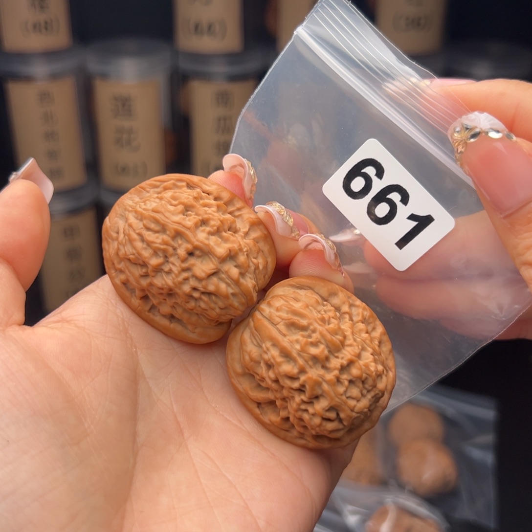 然***然文玩核桃吊坠莲花