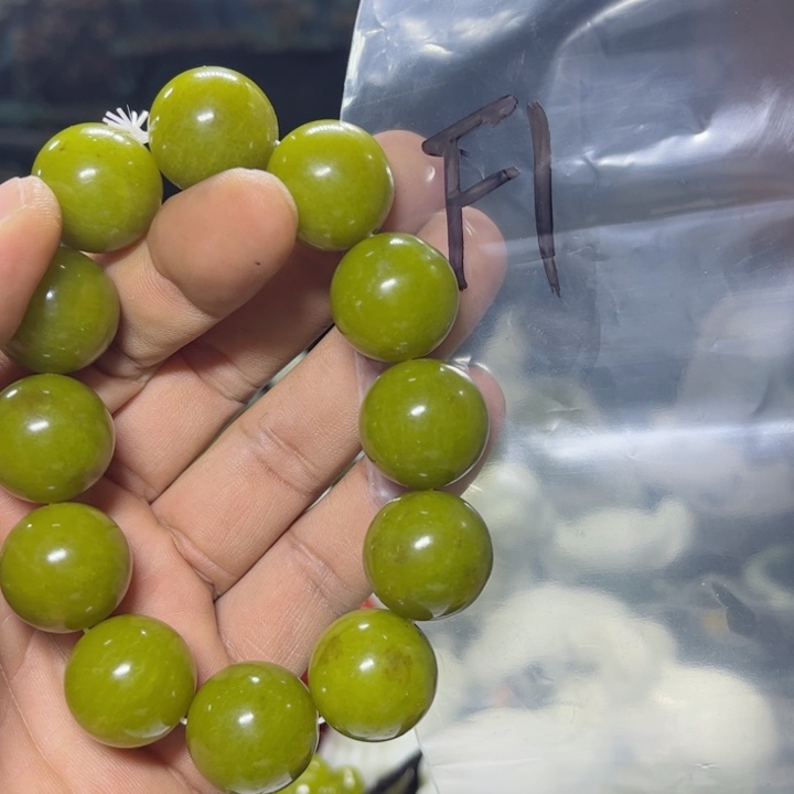 蛇纹石玉手串未镶嵌小**生