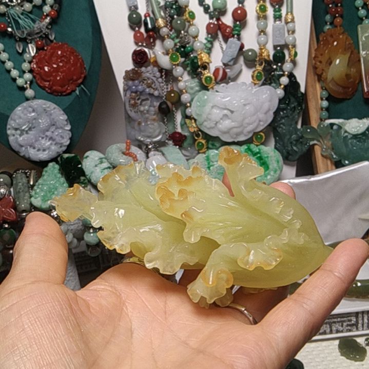 蛇纹石玉吊坠未镶嵌