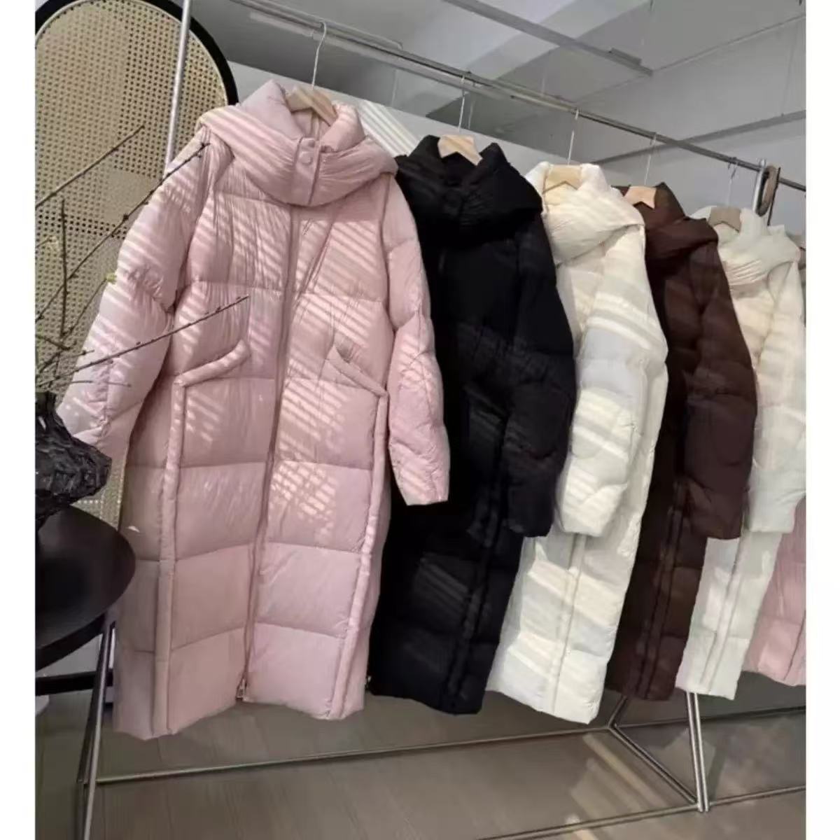 2520减龄风女冬羽绒季新款百搭纯色立领连帽中长款外套（衣长109）